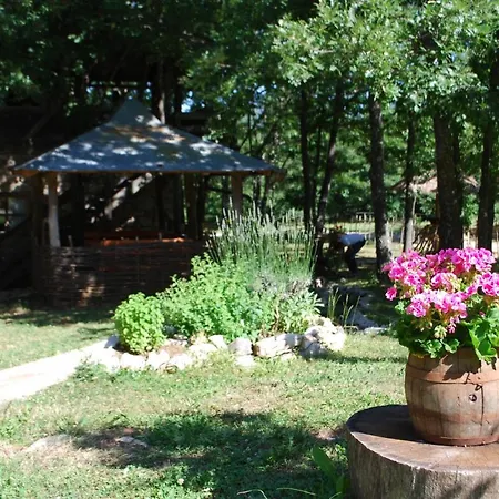 Etno Selo Dodig ロッジ